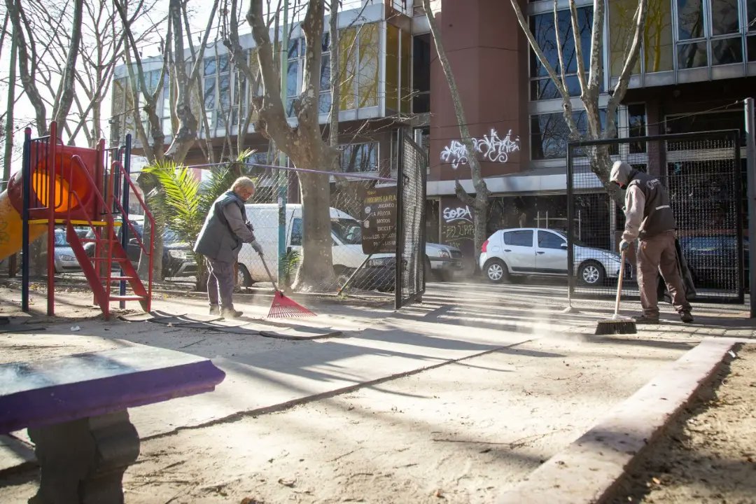  AVANZA LA PUESTA EN VALOR DE LAS PLAZAS PARDO Y DEL MAESTRO EN BERNAL 