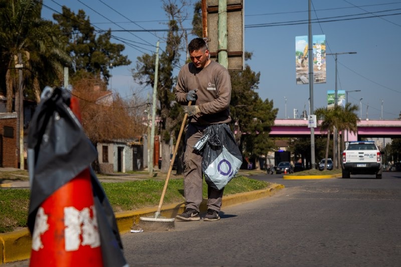JORNADA DE OPERATIVOS DE LIMPIEZA EN LA RIBERA DE QUILMES Y BERNAL ESTE