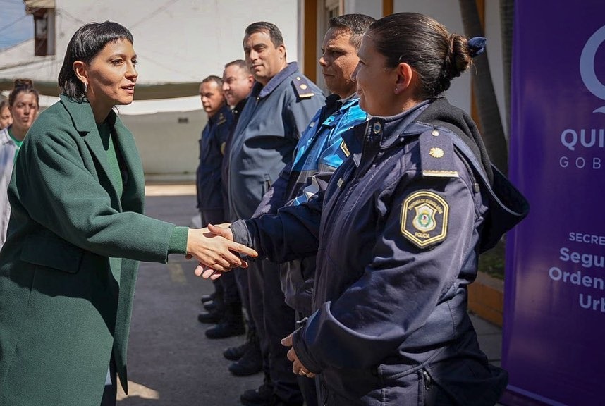 MAYRA ENTREGÓ COMPUTADORAS E INSUMOS A TODAS LAS COMISARÍAS DEL DISTRITO