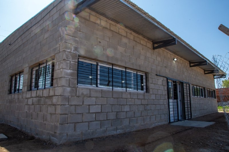 FINALIZA LA CONSTRUCCIÓN DEL SUM Y LA INSTALACIÓN DE LUMINARIAS 