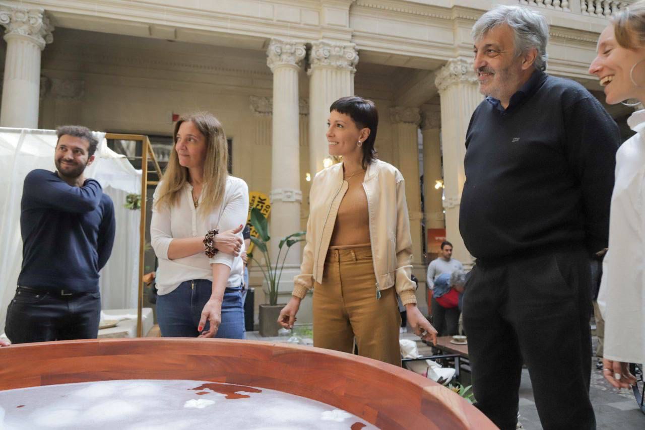MAYRA JUNTO A EMPRENDEDORES Y COMERCIANTES EN LA EXPO DECO QUILMES