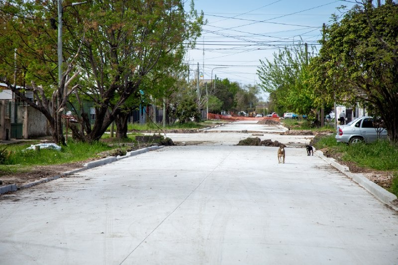 EL MUNICIPIO AVANZA CON LAS OBRAS DE PAVIMENTACIÓN EN EL OESTE DEL DISTRITO
