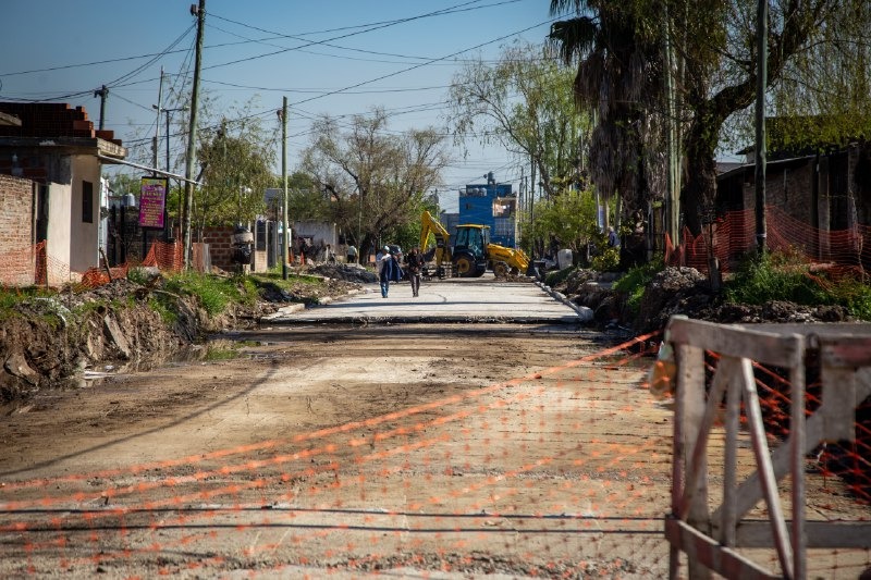 EL MUNICIPIO AVANZA CON LAS OBRAS DE PAVIMENTACIÓN EN EL OESTE DEL DISTRITO