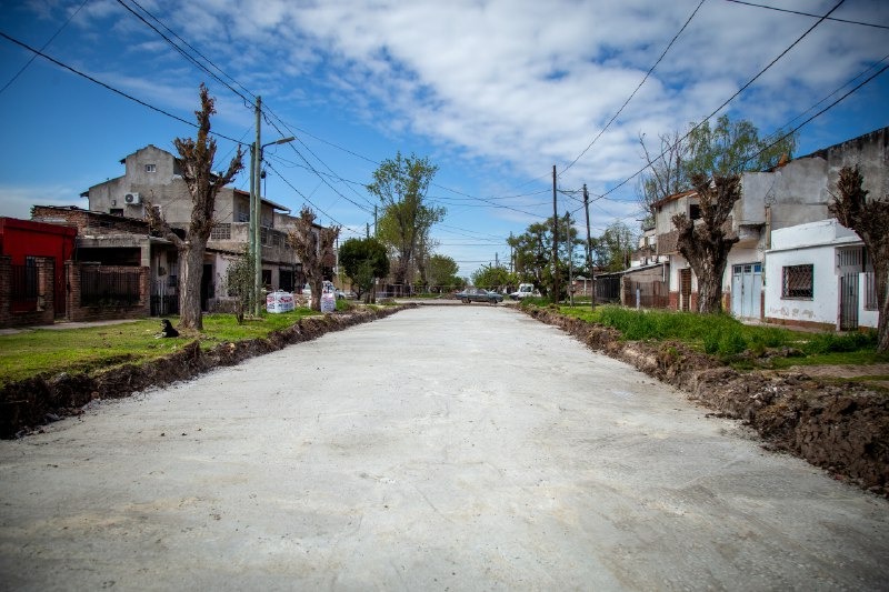 EL MUNICIPIO AVANZA CON LAS OBRAS DE PAVIMENTACIÓN EN EL OESTE DEL DISTRITO