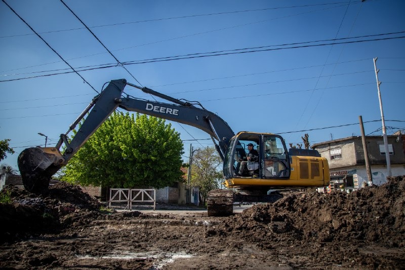 EL MUNICIPIO AVANZA CON LAS OBRAS DE PAVIMENTACIÓN EN EL OESTE DEL DISTRITO