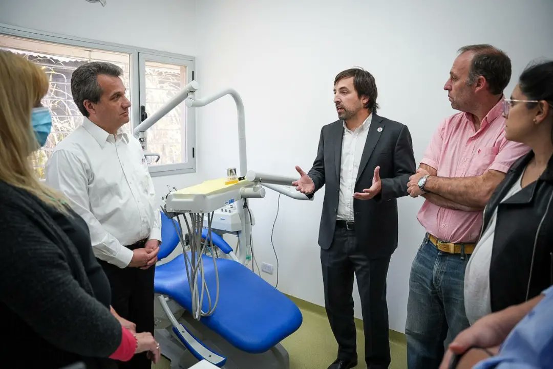 FUNCIONARIOS RECORRIERON JUNTO AL MINISTRO KREPLAK EL CAPS VILLA ALCIRA
