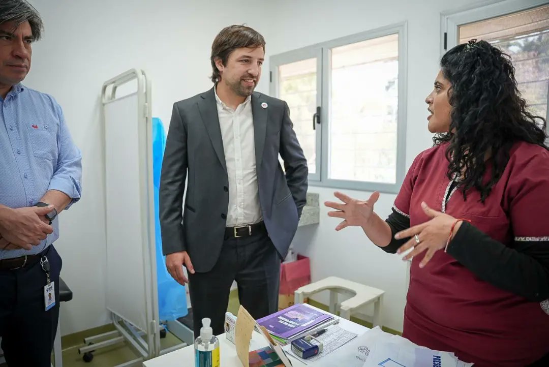 FUNCIONARIOS RECORRIERON JUNTO AL MINISTRO KREPLAK EL CAPS VILLA ALCIRA