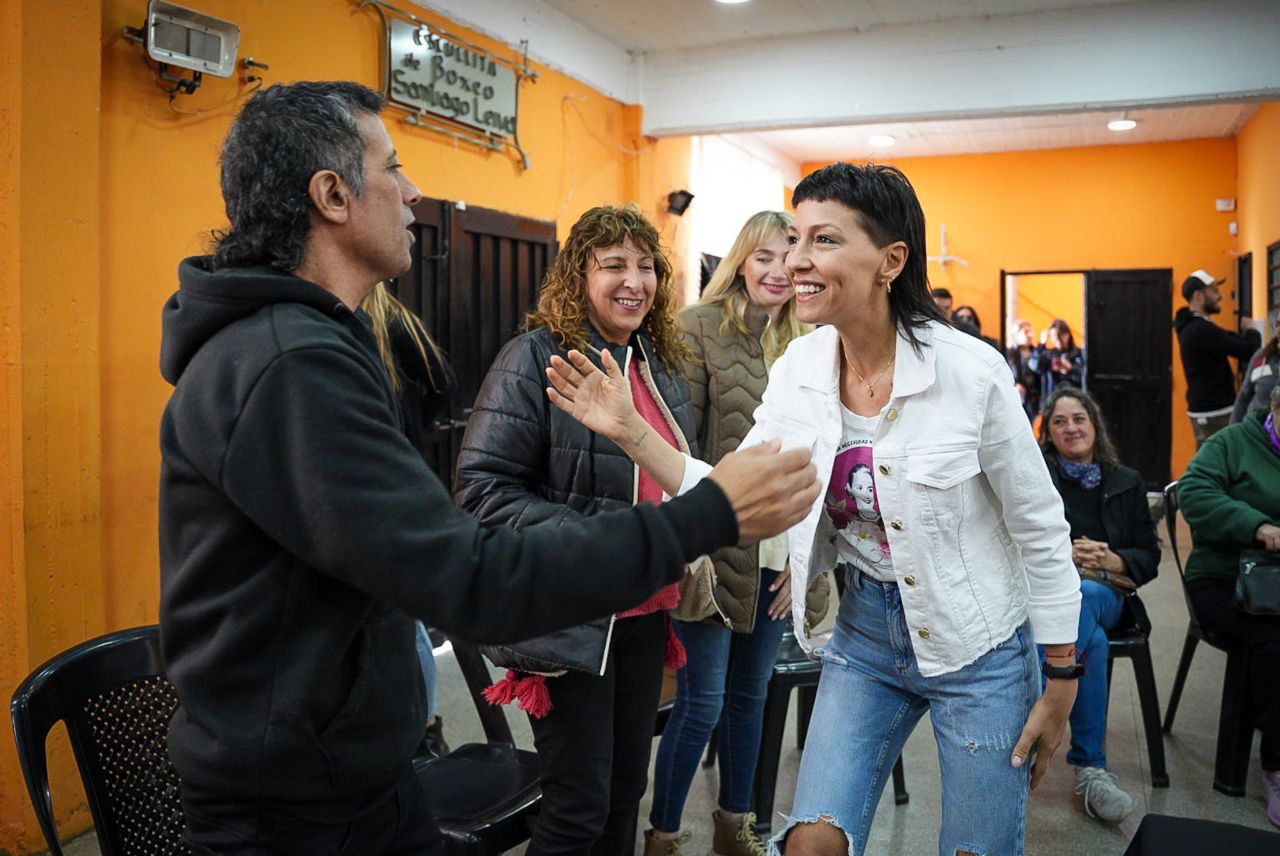 MAYRA RECORRIÓ OBRAS EN LA SOCIEDAD DE FOMENTO JOSÉ HERNÁNDEZ