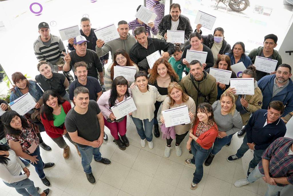 MAYRA ENTREGÓ SUBSIDIOS PARA EL DESARROLLO DE EMPRENDIMIENTOS LOCALES