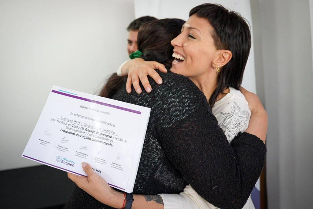 MAYRA ENTREGÓ SUBSIDIOS PARA EL DESARROLLO DE EMPRENDIMIENTOS LOCALES