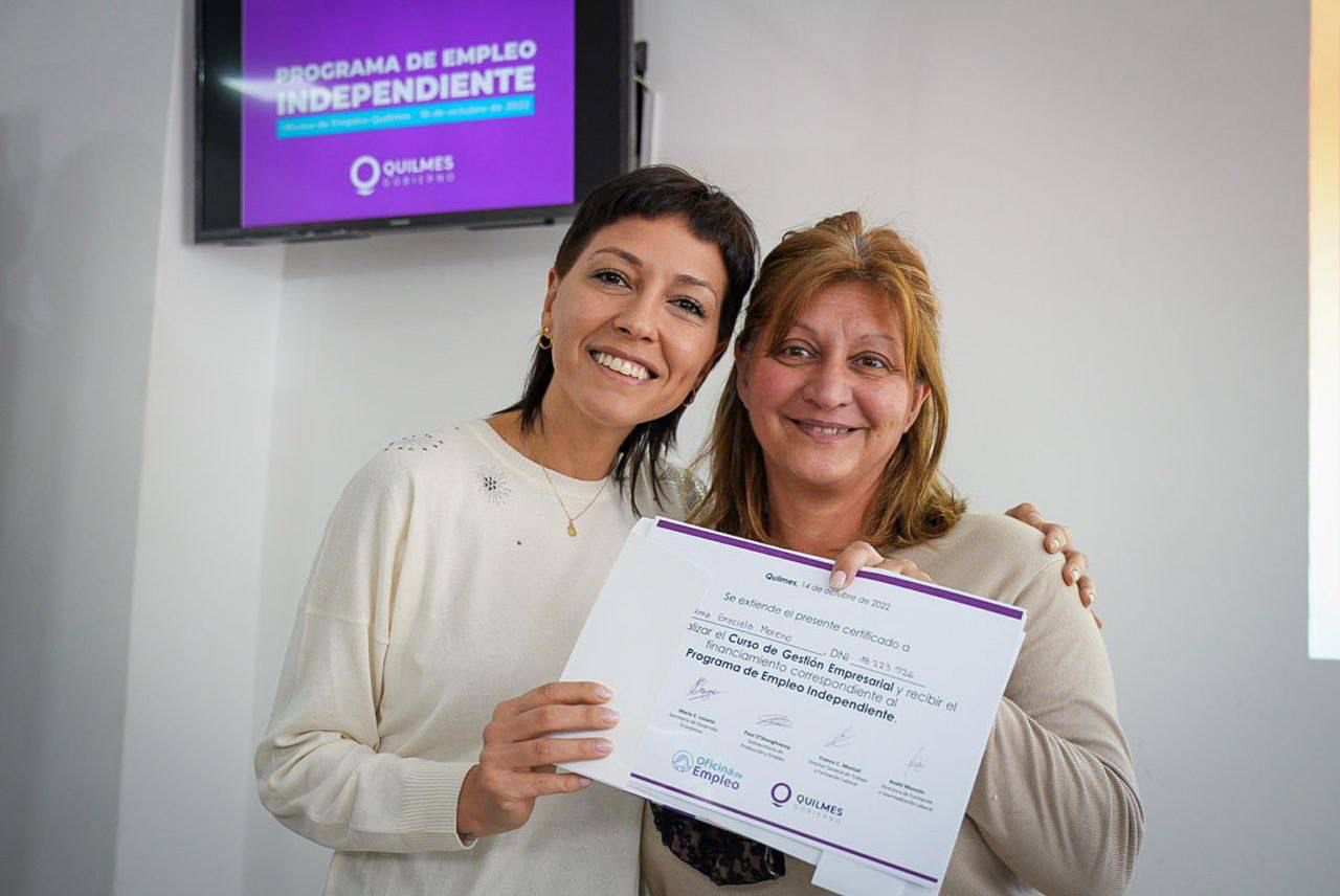 MAYRA ENTREGÓ SUBSIDIOS PARA EL DESARROLLO DE EMPRENDIMIENTOS LOCALES