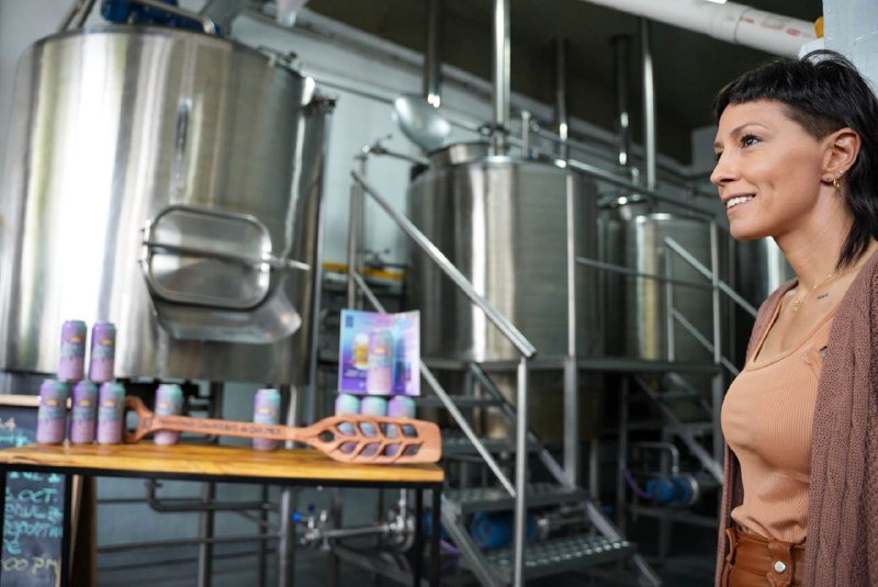 MAYRA VISITÓ LA CERVECERÍA NOCERA 