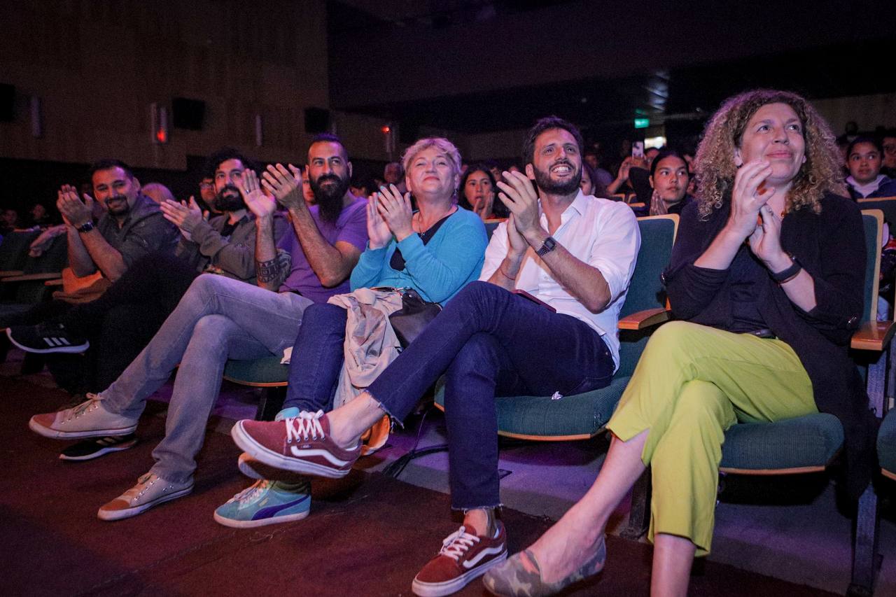 PRESENTARON EL TEMA MUSICAL “SOMOS DE QUILMES” EN EL TEATRO MUNICIPAL
