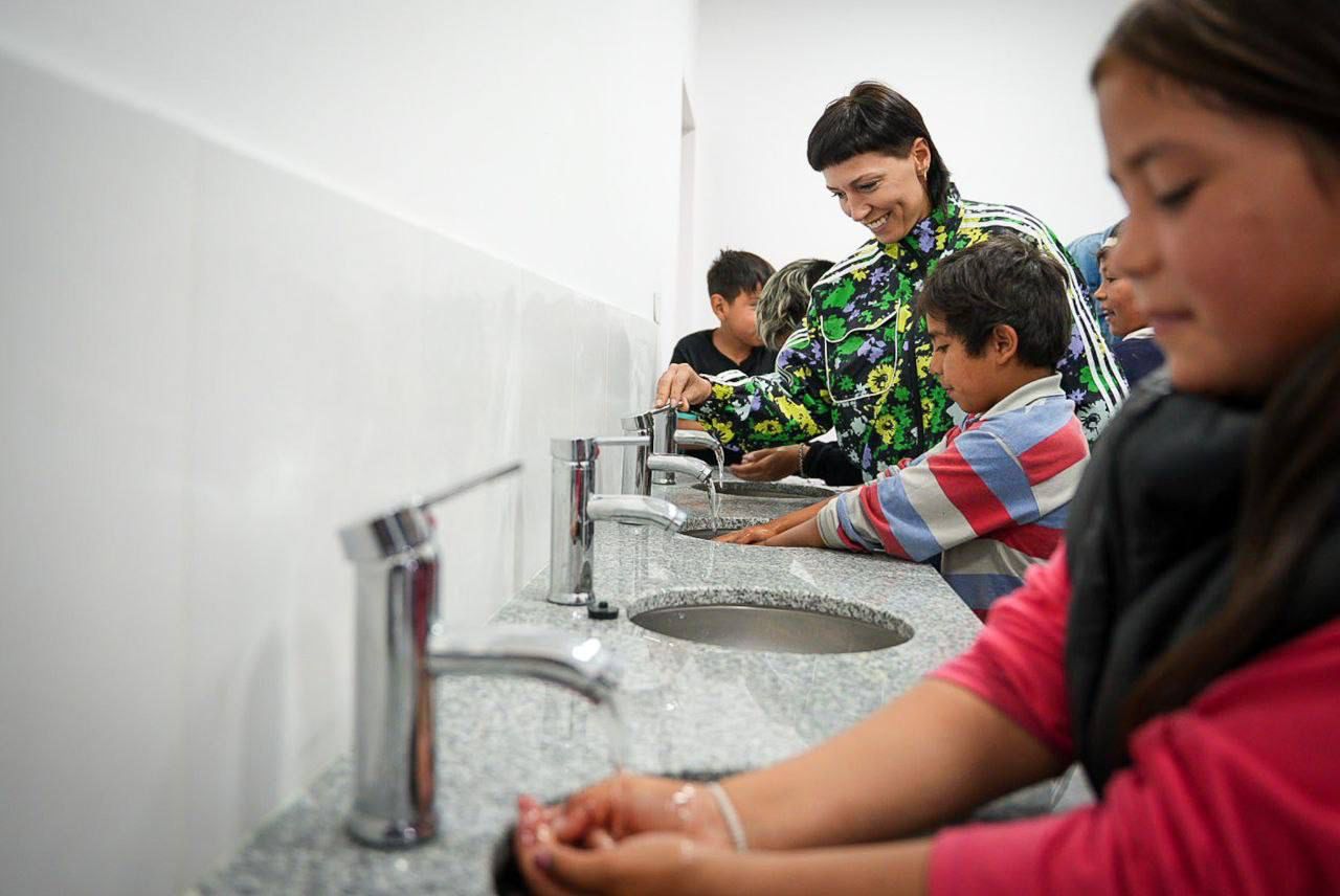 MAYRA INAUGURÓ LOS NUEVOS VESTUARIOS DE LA SOCIEDAD DE FOMENTO EL PROGRESO