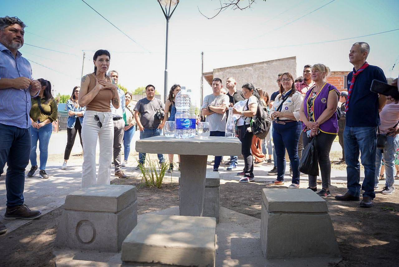 MAYRA RECORRIÓ EN VILLA LA FLORIDA LA PUESTA EN VALOR DE UNA PLAZOLETA