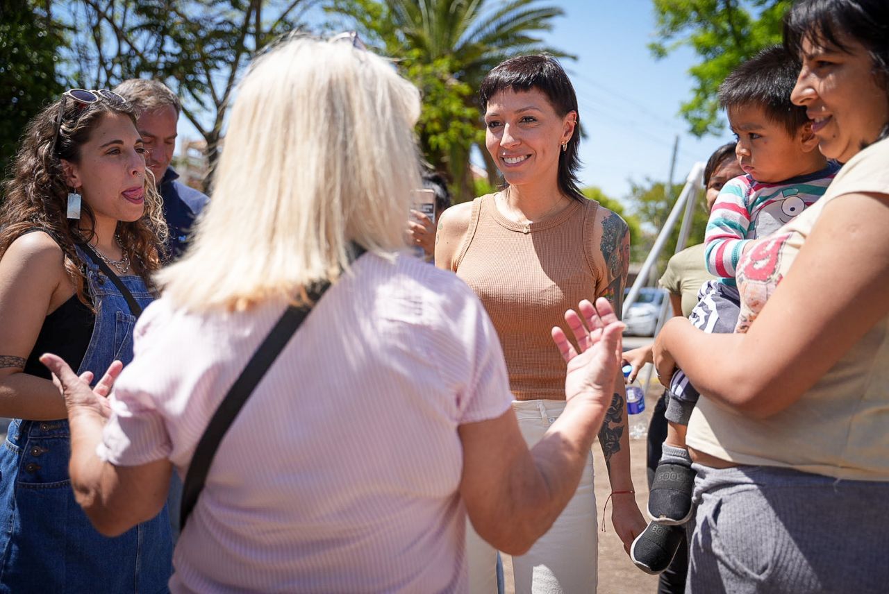 MAYRA RECORRIÓ EN VILLA LA FLORIDA LA PUESTA EN VALOR DE UNA PLAZOLETA