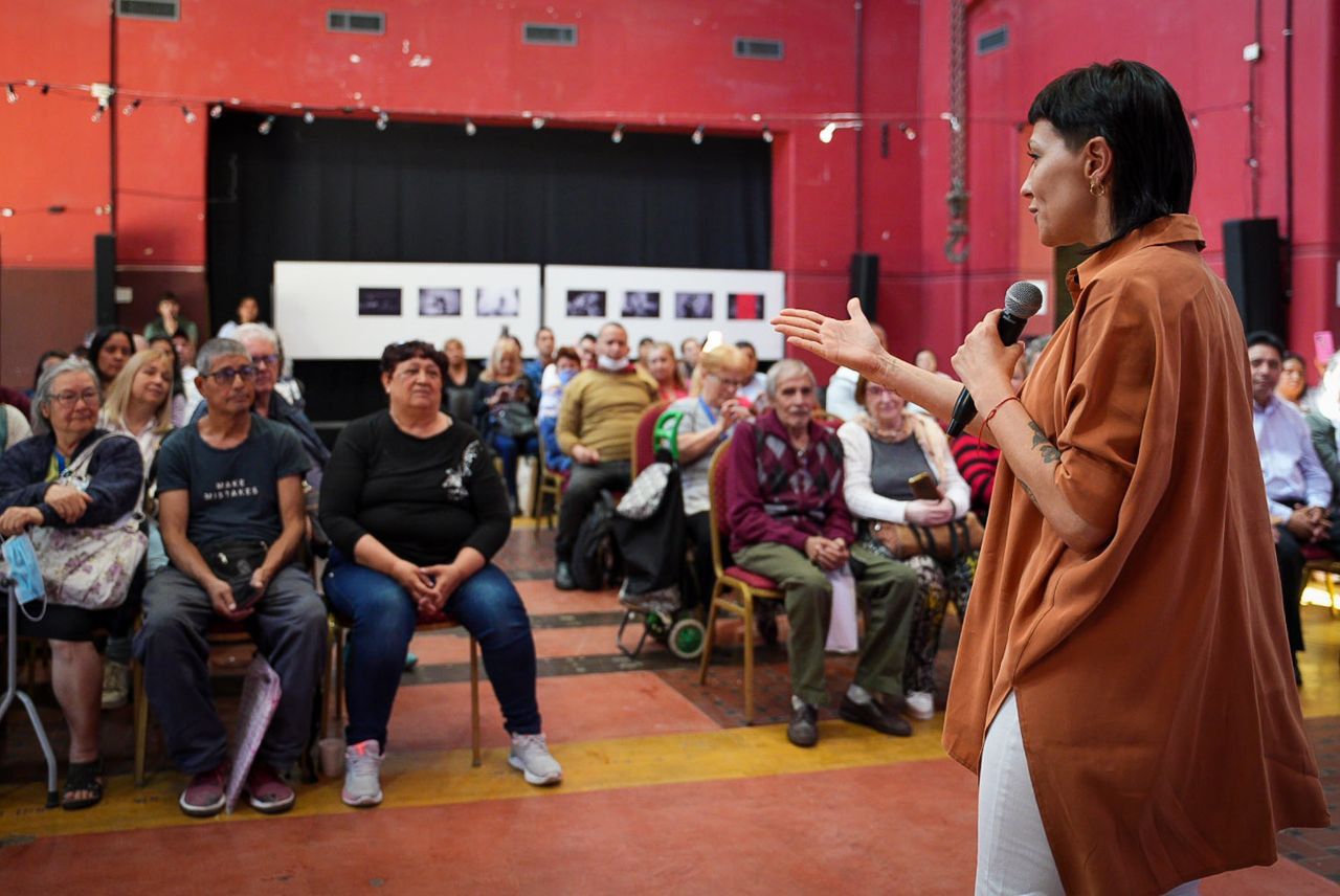 MAYRA ENCABEZÓ EL ACTO DE FIRMA DE 90 ESCRITURAS