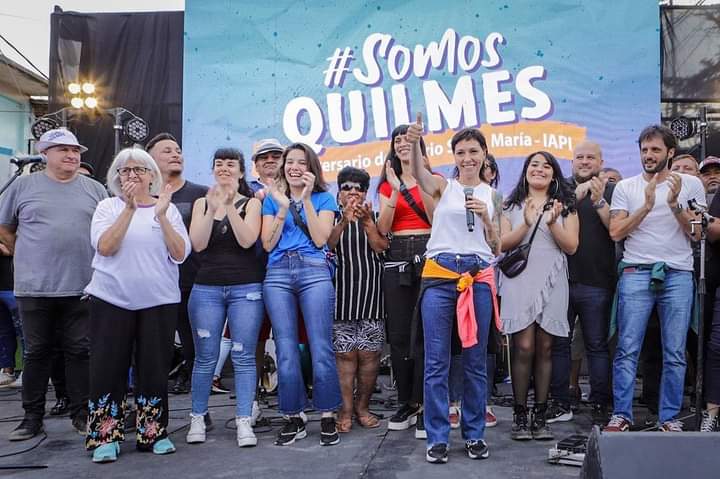 MAYRA JUNTO A LOS VECINOS DEL BARRIO SANTA MARÍA-IAPI EN SU 39º ANIVERSARIO