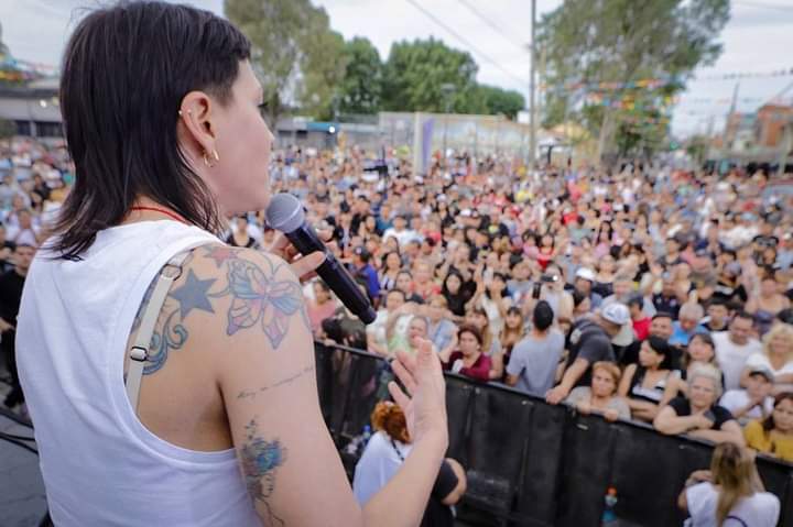 MAYRA JUNTO A LOS VECINOS DEL BARRIO SANTA MARÍA-IAPI EN SU 39º ANIVERSARIO