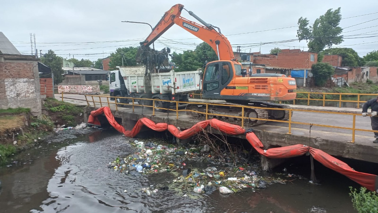 LIMPIEZA EN EL ARROYO LAS PIEDRAS Y DESOBSTRUCCIÓN DE SUMIDEROS