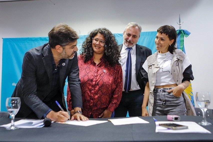 MAYRA JUNTO A BARRIOS Y BIANCO EN EL ACTO POR OBRAS PARA VILLA ITATÍ