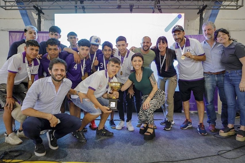 MAYRA ENTREGÓ MEDALLAS A LOS GANADORES DE LOS JUEGOS BONAERENSES 2022