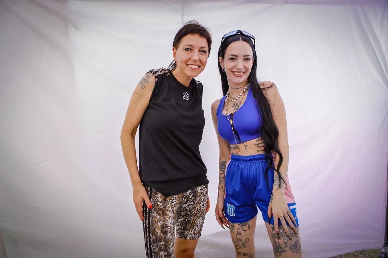 MAYRA JUNTO A UNA MULTITUD EN LA FIESTA POR LOS 107 AÑOS DE LA RIBERA