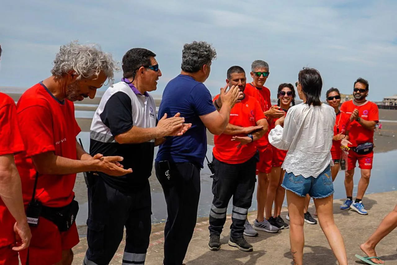 MAYRA JUNTO A UNA MULTITUD EN LA FIESTA POR LOS 107 AÑOS DE LA RIBERA