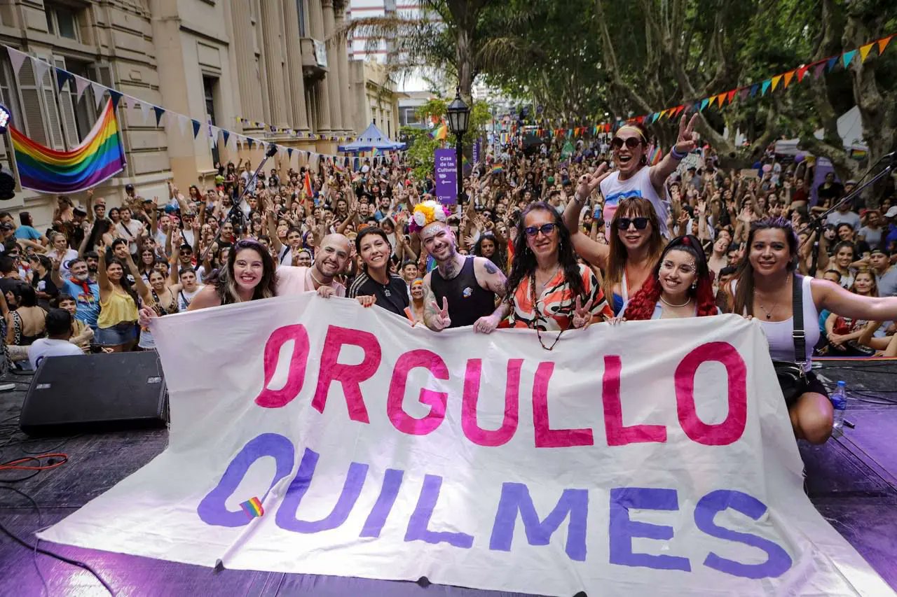 MAYRA PRESENTE EN LA “6ª MARCHA DEL ORGULLO LGBTIQ+ DE QUILMES”