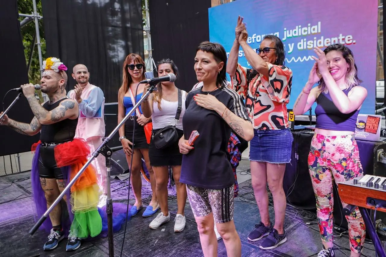 MAYRA PRESENTE EN LA “6ª MARCHA DEL ORGULLO LGBTIQ+ DE QUILMES”