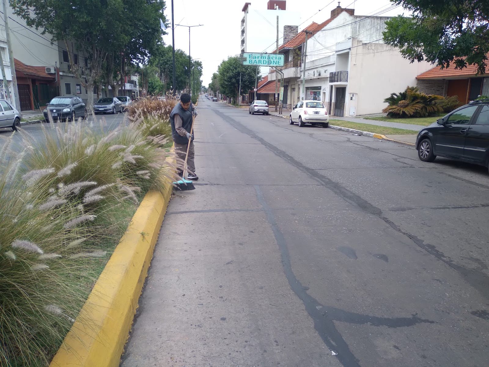TRABAJOS DE BARRIDO Y LIMPIEZA EN DISTINTAS ZONAS DEL DISTRITO