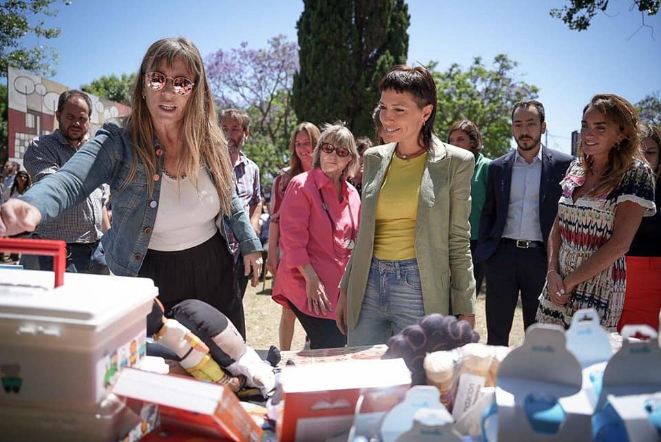 MAYRA ENTREGÓ MATERIALES ESCOLARES A MÁS DE 100 ESTABLECIMIENTOS EDUCATIVOS