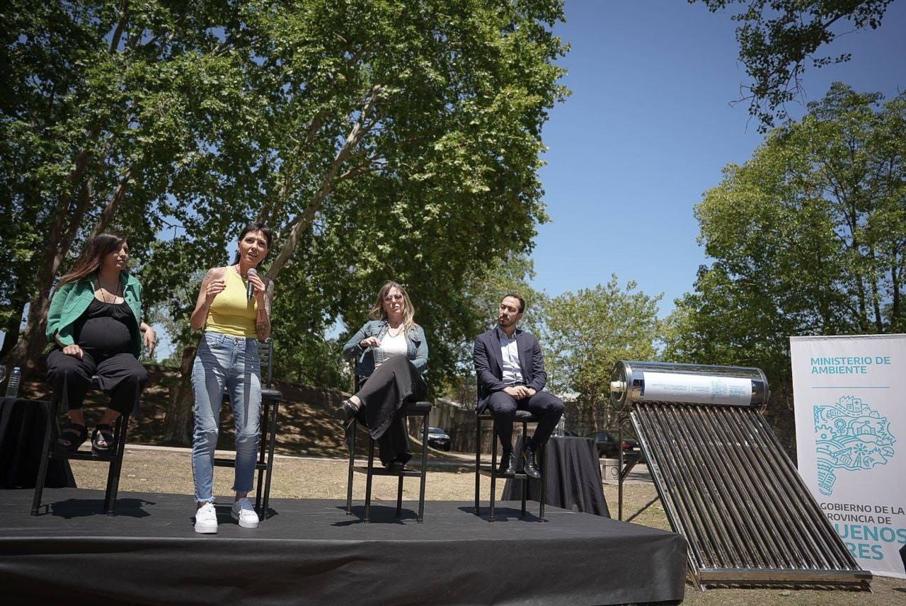MAYRA ENTREGÓ MATERIALES ESCOLARES A MÁS DE 100 ESTABLECIMIENTOS EDUCATIVOS