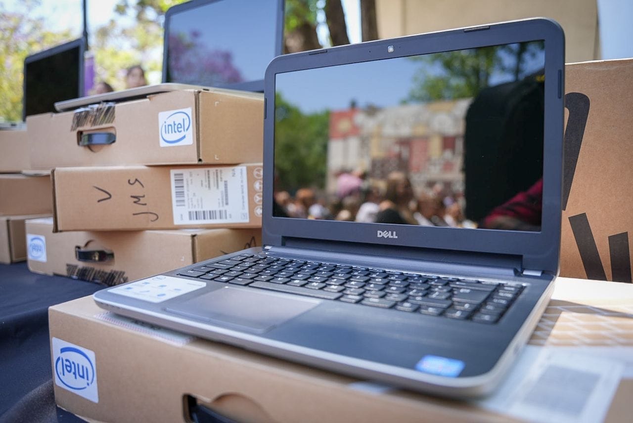 MAYRA ENTREGÓ MATERIALES ESCOLARES A MÁS DE 100 ESTABLECIMIENTOS EDUCATIVOS