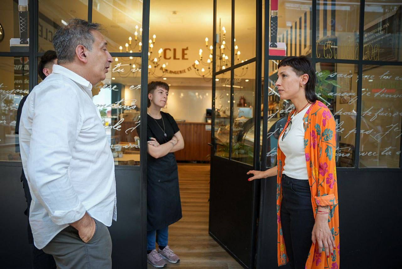 MAYRA ENTREGÓ CERTIFICADOS DE HABILITACIÓN COMERCIAL 