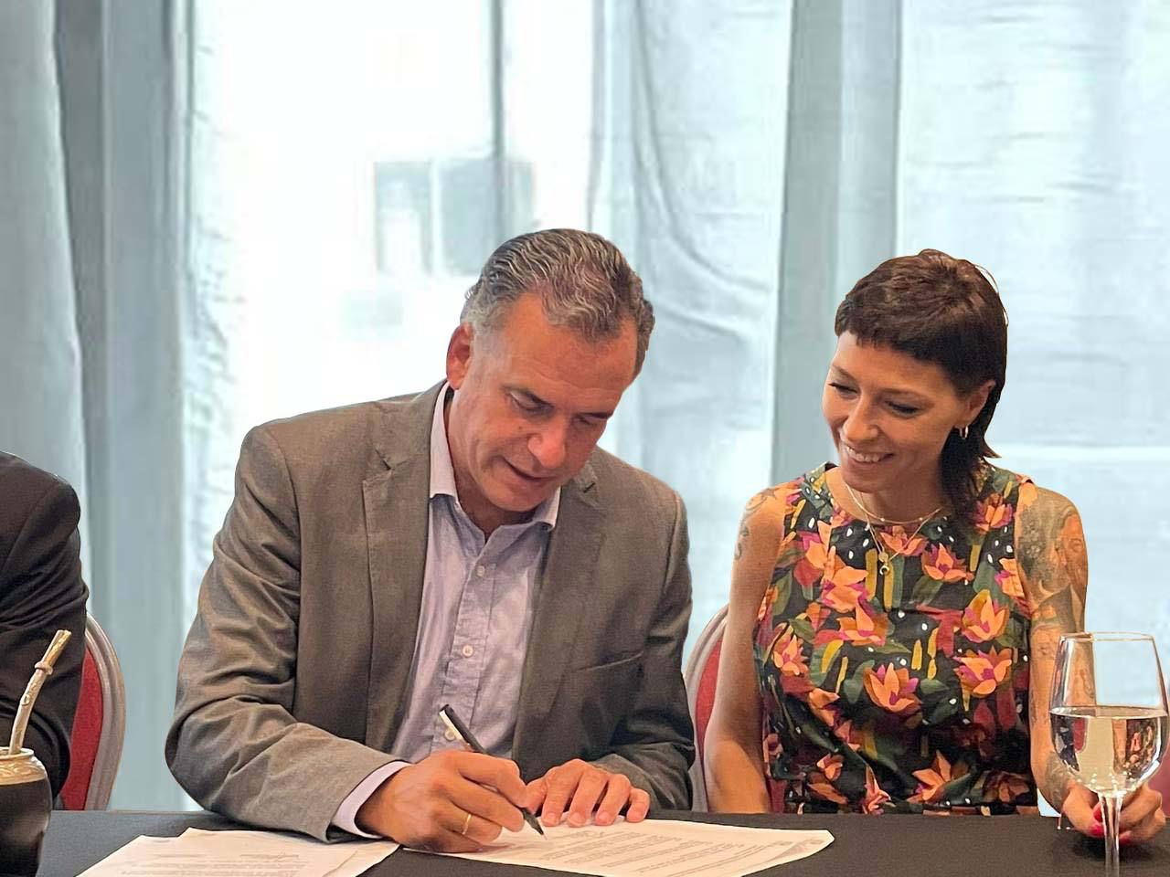 MAYRA MENDOZA SE REUNIÓ CON EL INTENDENTE YAMANDÚ ORSI 