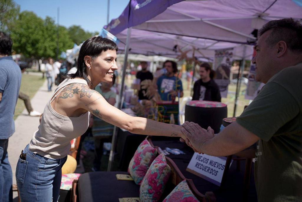 MAYRA VISITÓ LA FERIA DE EMPRENDEDORES Y EMPRENDEDORAS