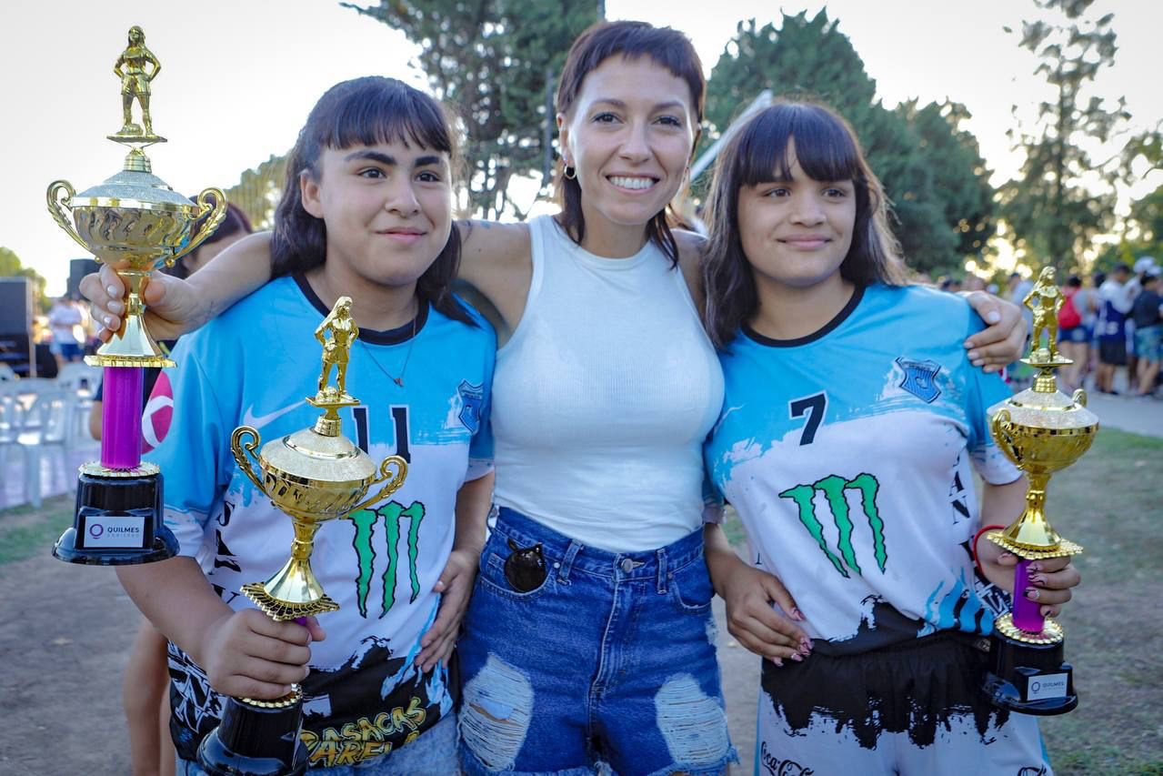 MAYRA ENTREGÓ TROFEOS EN EL POLIDEPORTIVO MUNICIPAL