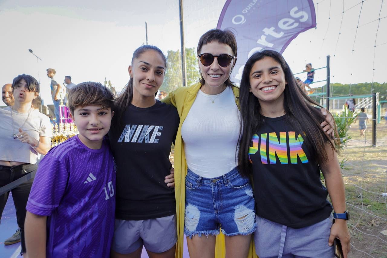 MAYRA ENTREGÓ TROFEOS EN EL POLIDEPORTIVO MUNICIPAL