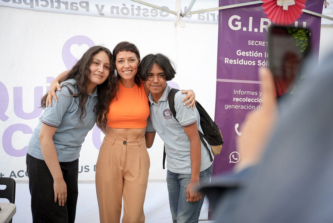 MAYRA EN NUEVO OPERATIVO QUILMES CERCA EN LA PLAZA 25 DE MAYO DE EZPELETA