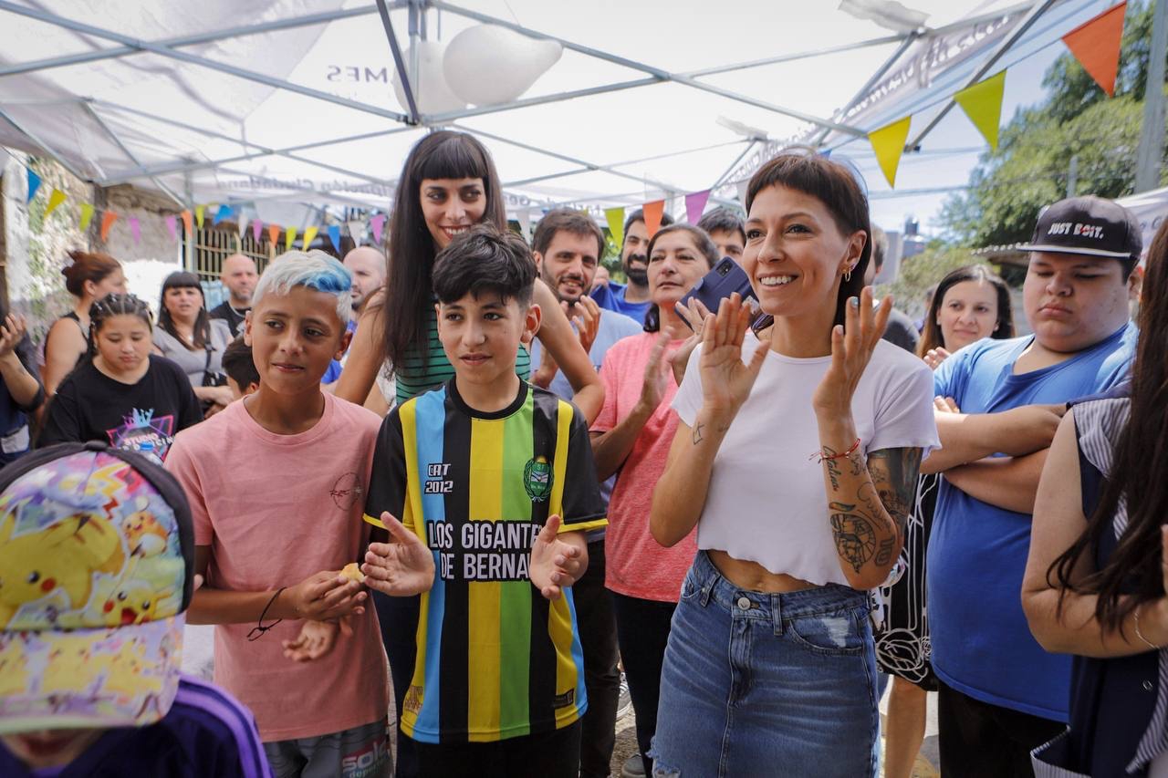 INTENSA AGENDA DE MAYRA EN BERNAL OESTE