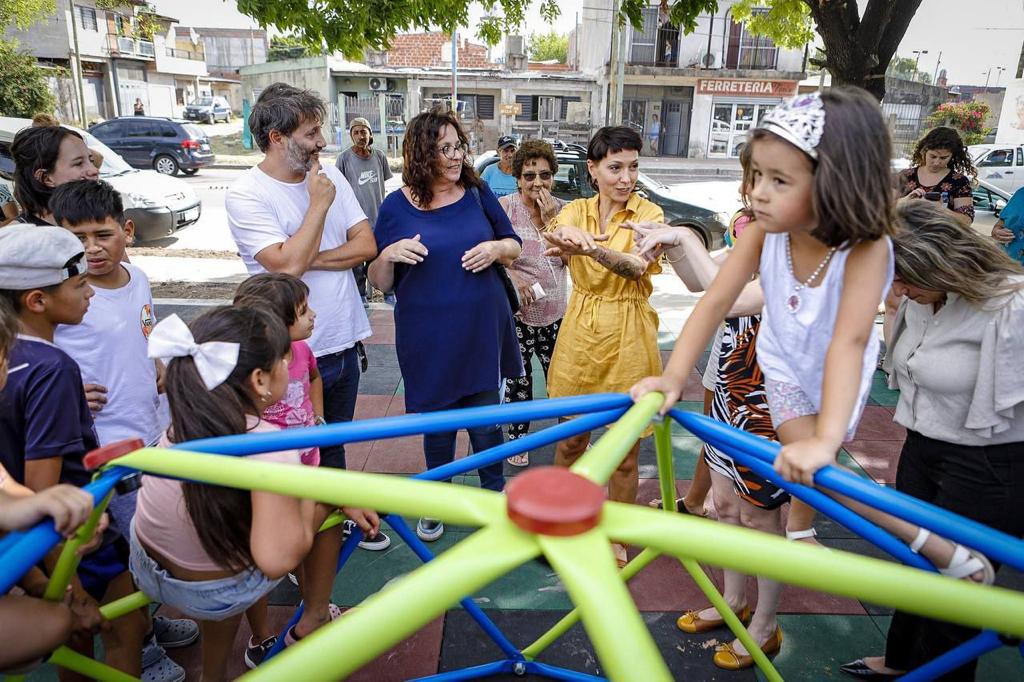 OBRAS EN UN NUEVO ESPACIO DE JUEGOS EN LA PLAZA SANTA MARÍA DE BERNAL OESTE
