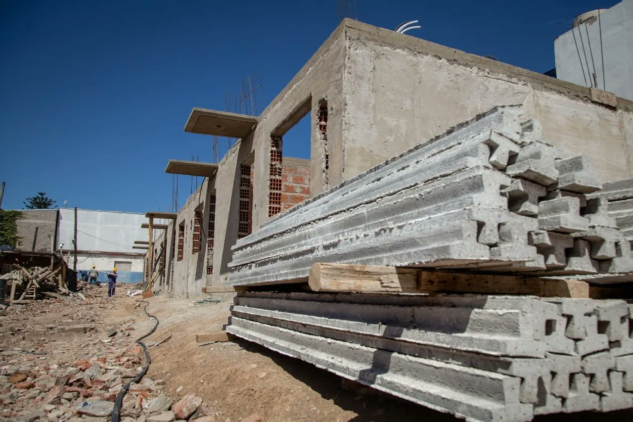 CONTINÚAN LAS OBRAS DE 11 NUEVAS VIVIENDAS EN BARRIO AZUL