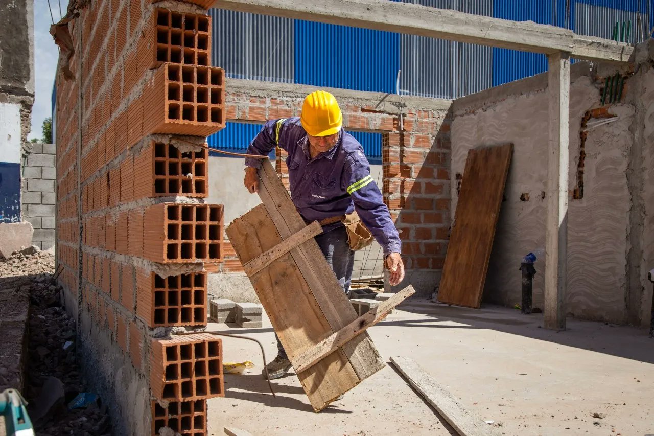 CONTINÚAN LAS OBRAS DE 11 NUEVAS VIVIENDAS EN BARRIO AZUL