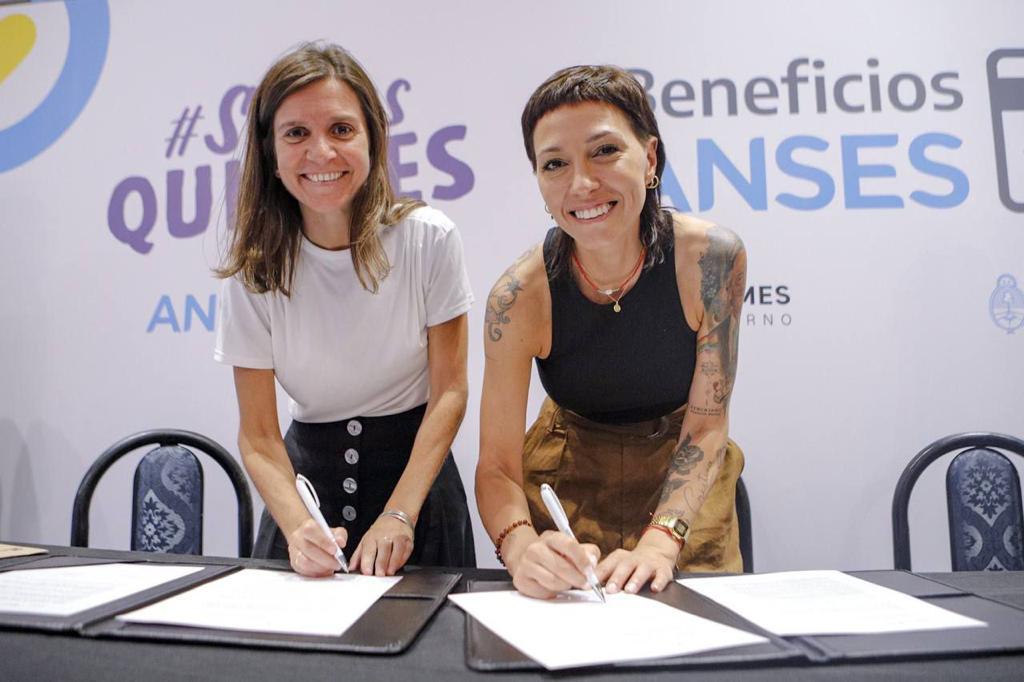  MAYRA Y FERNANDA RAVERTA FIRMARON UN CONVENIO 