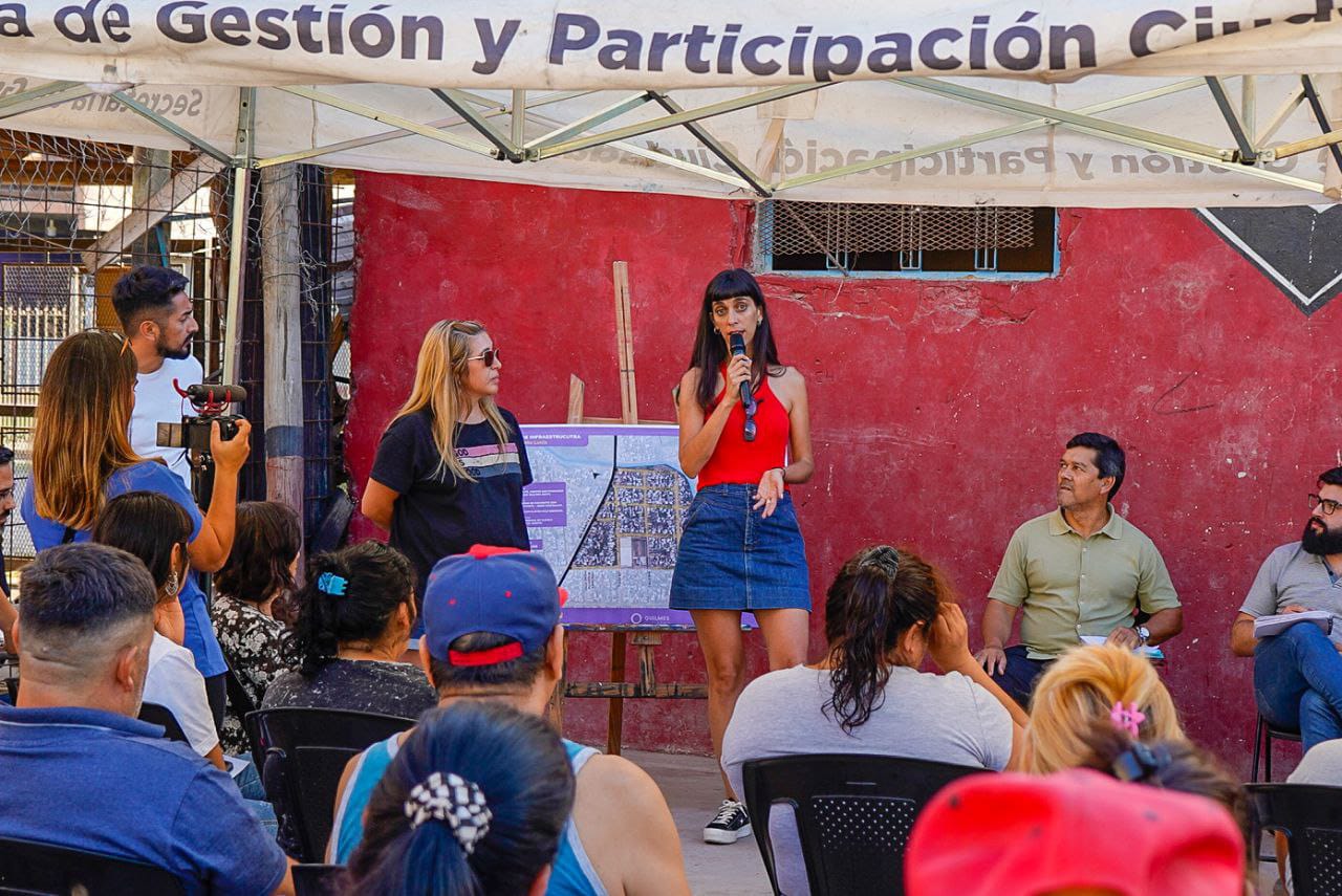 FUNCIONARIOS MUNICIPALES DIALOGARON CON VECINOS DEL BARRIO SANTA LUCÍA