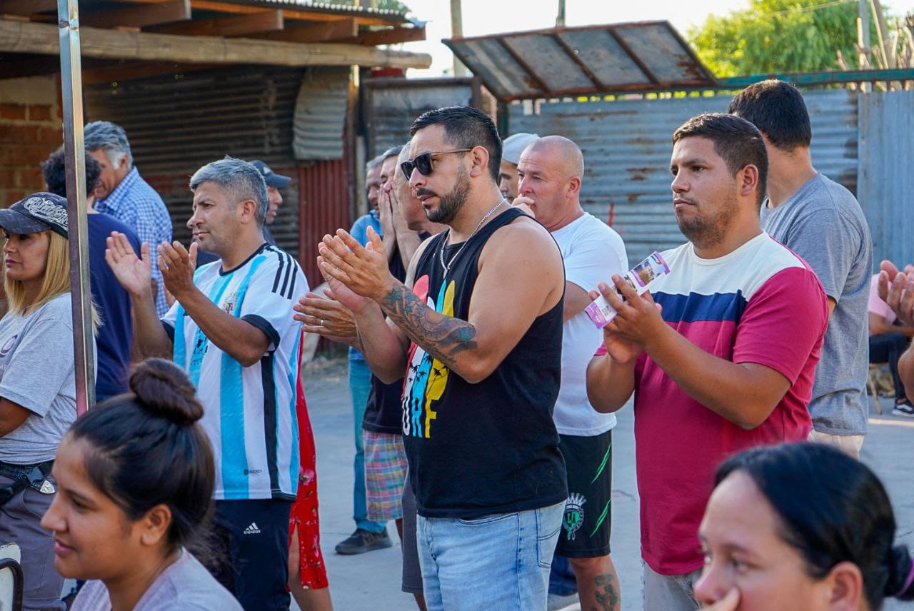 FUNCIONARIOS MUNICIPALES DIALOGARON CON VECINOS DEL BARRIO SANTA LUCÍA