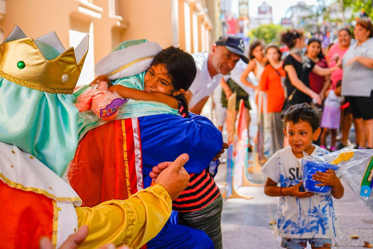 LOS REYES MAGOS ESTUVIERON PRESENTES EN DISTINTOS BARRIOS DE QUILMES