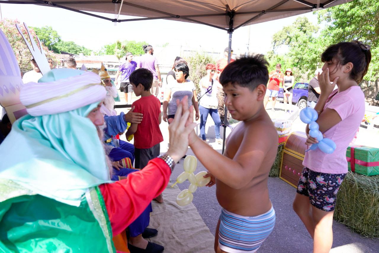LOS REYES MAGOS ESTUVIERON PRESENTES EN DISTINTOS BARRIOS DE QUILMES