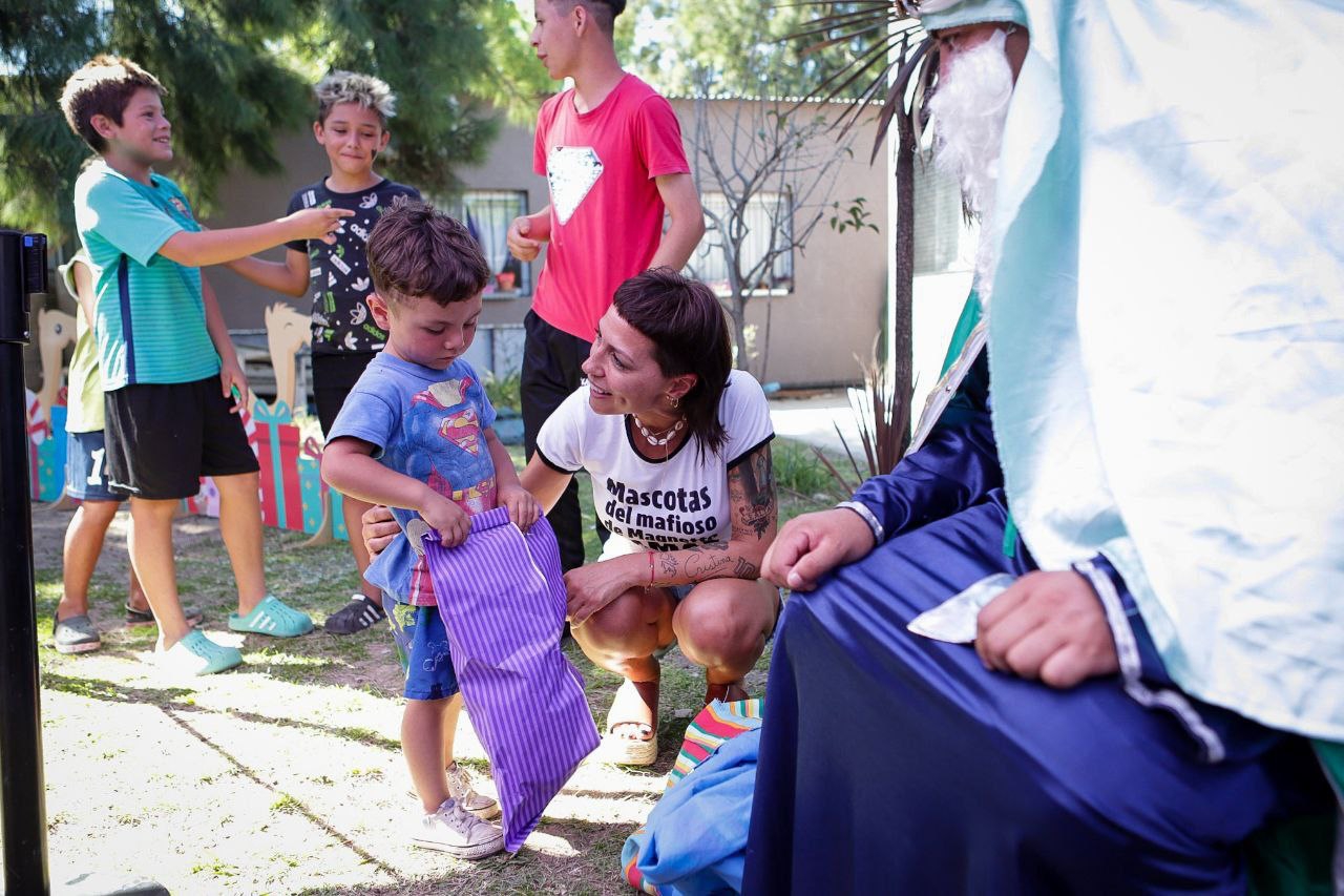 MAYRA JUNTO A LOS REYES MAGOS EN EL CIC LA MATERA